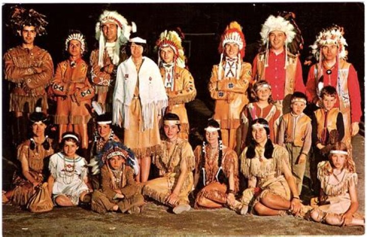 What clothing did the Huron wear?