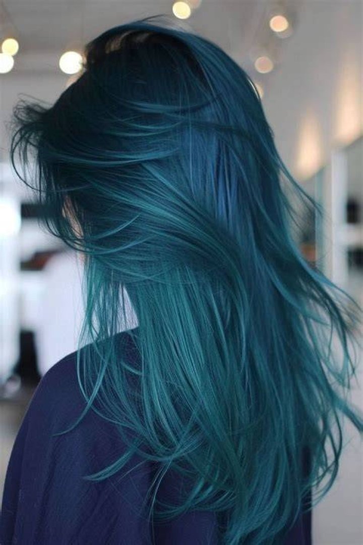 What color makes brown hair stand out?