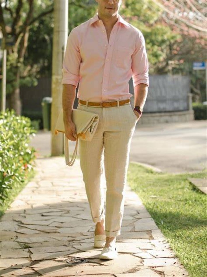 What color pants go with a peach shirt?