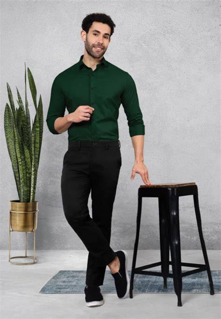What color pants should you wear with a green shirt?