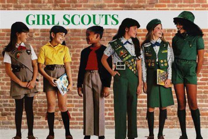What color were Girl Scouts first uniforms?