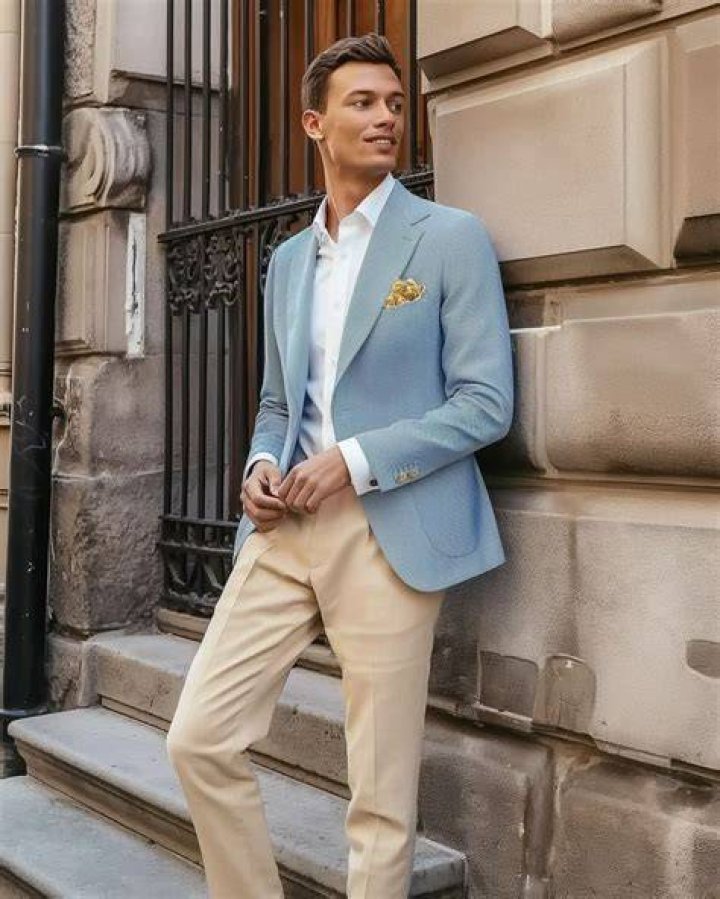 What Colour goes with cream jacket?