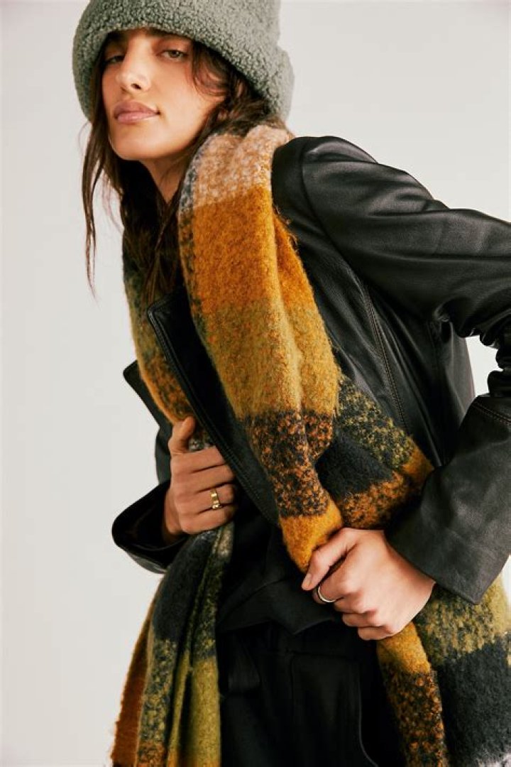 What Colour scarf goes with everything?