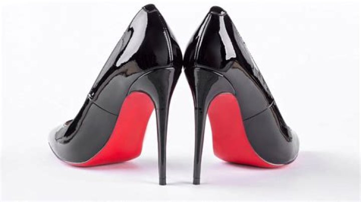 What designer shoe has a red sole?