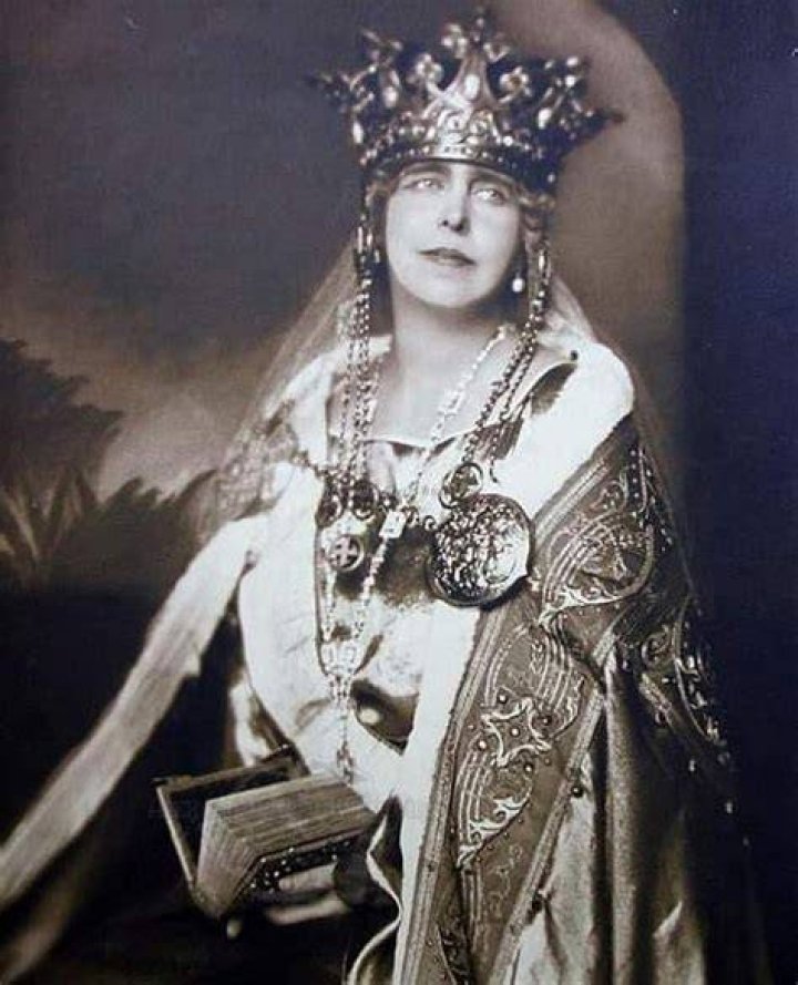What did Romanian royalty wear?