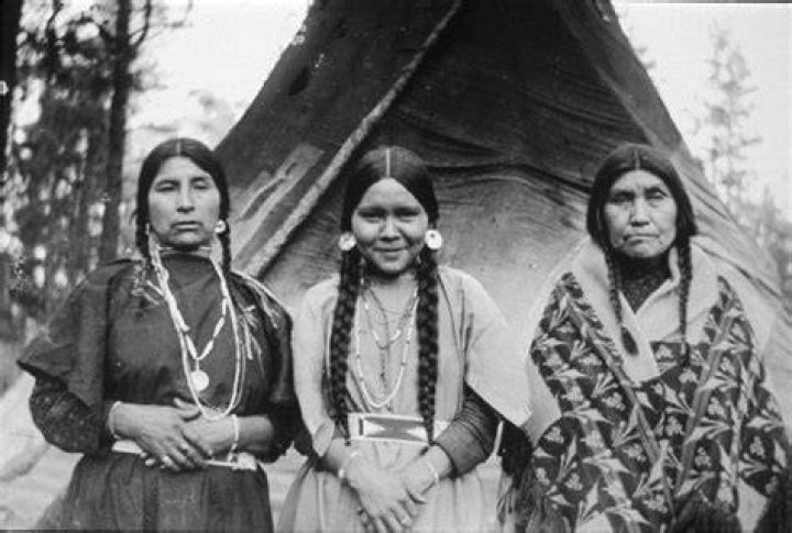 What did the Yana tribe wear?