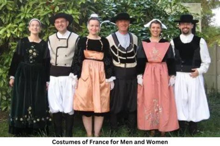 What do people traditionally wear in France?