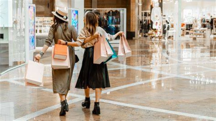 What do you do at the mall with friends?