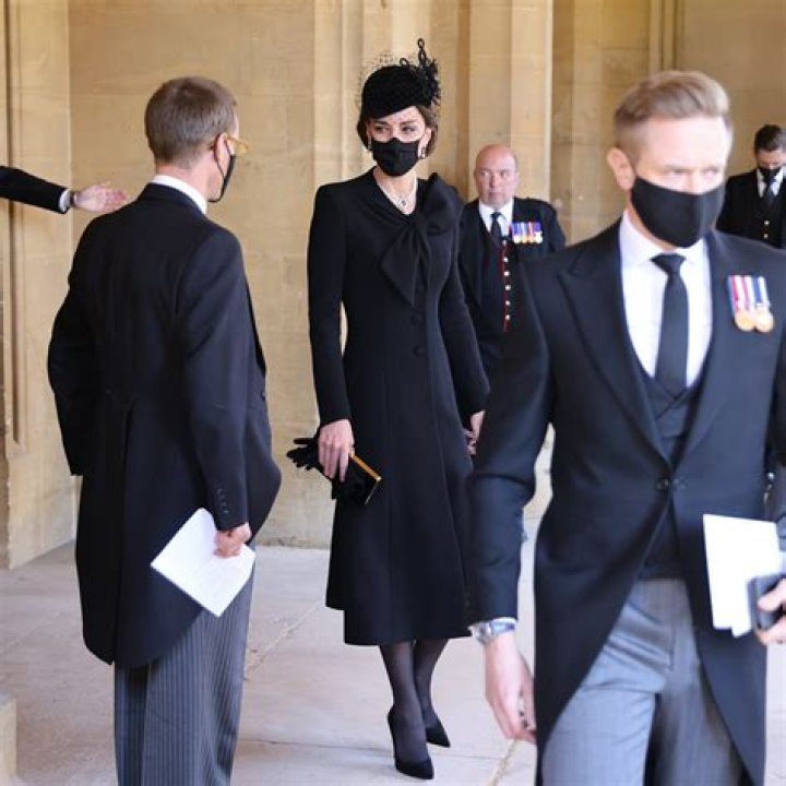 What do you wear to an evening funeral?