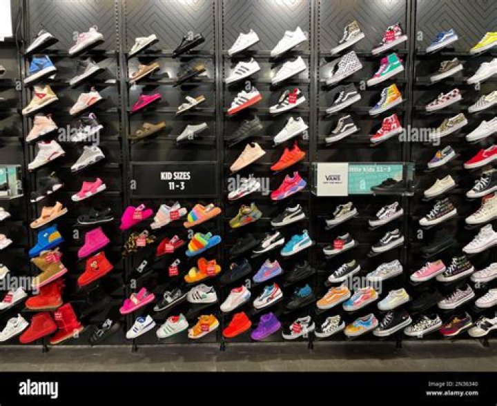 What do you wear to Footlocker?