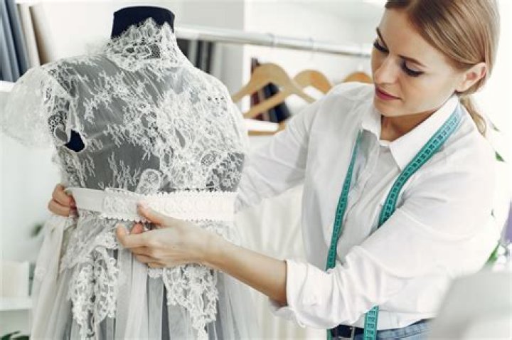 What does dress maker do?