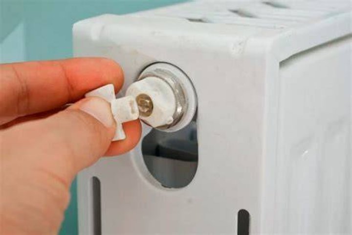 What does E04 mean on a boiler?