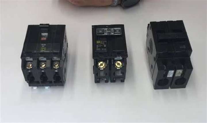 What does it mean when a circuit breaker Sparks?