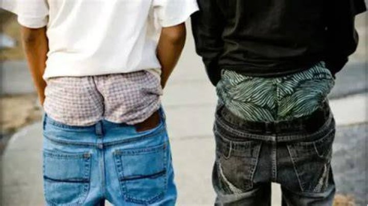 What does sagging your pants really mean?
