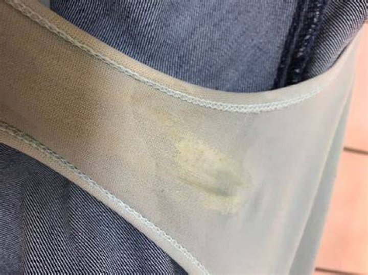 What does water break look like in underwear?