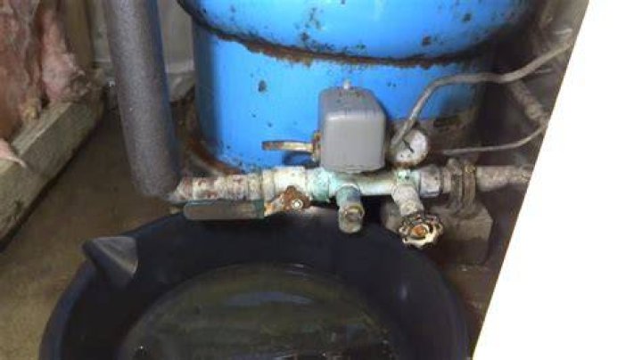 What happens if your well water pressure tank is leaking?