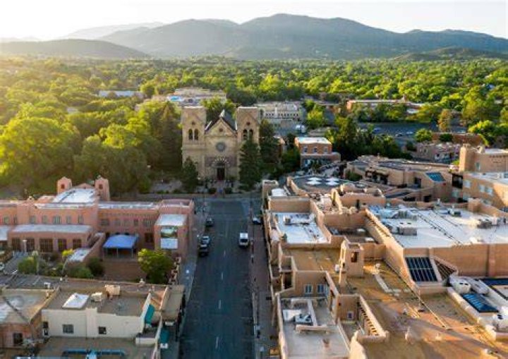 What is life like in Santa Fe New Mexico?