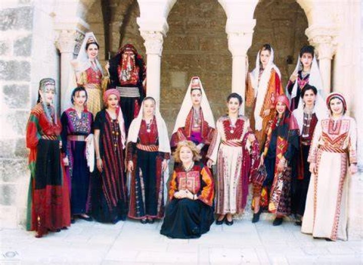 What is Palestine traditional clothes?