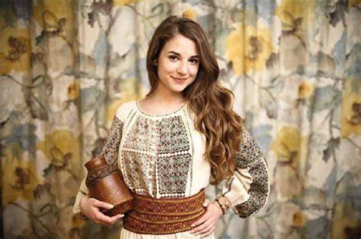 What is Romanian traditional clothing called?