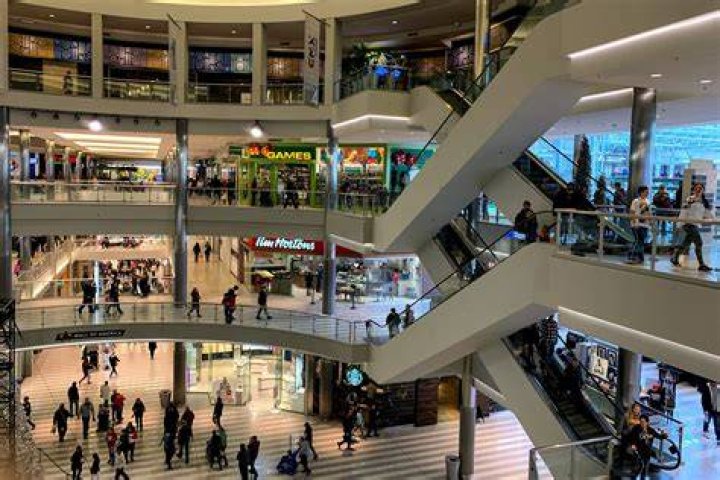 What is the largest shopping mall in Arizona?