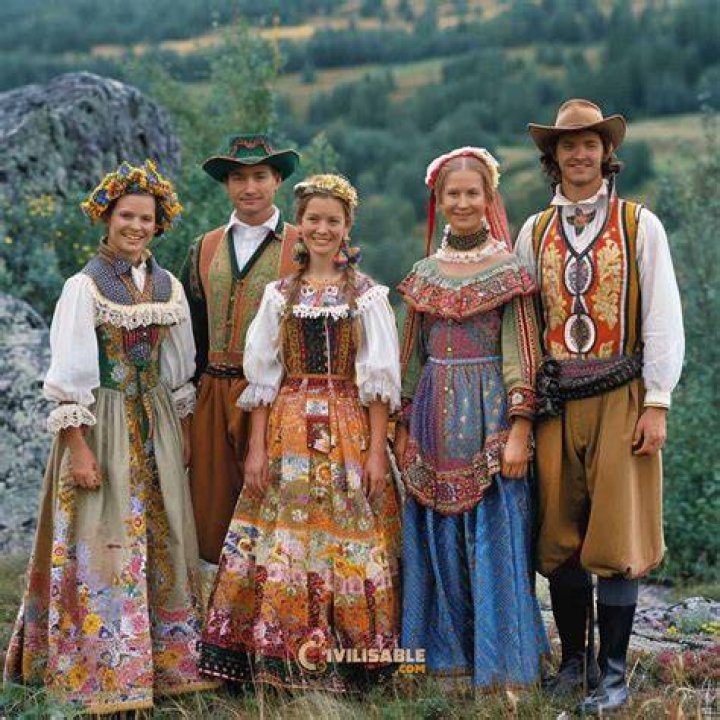 What kind of clothes do people in Sweden wear?