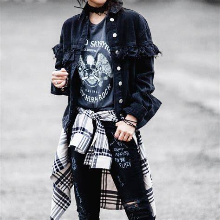 What kind of clothes does Rock n roll wear?