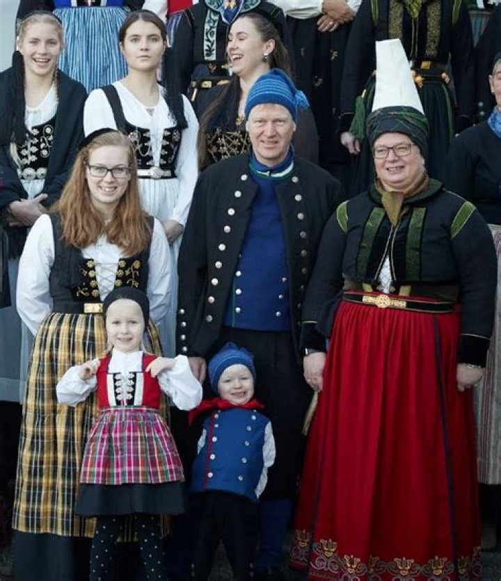 What kind of clothing do people in Iceland wear?