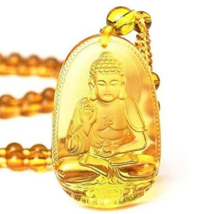 What necklace do Buddhists wear?