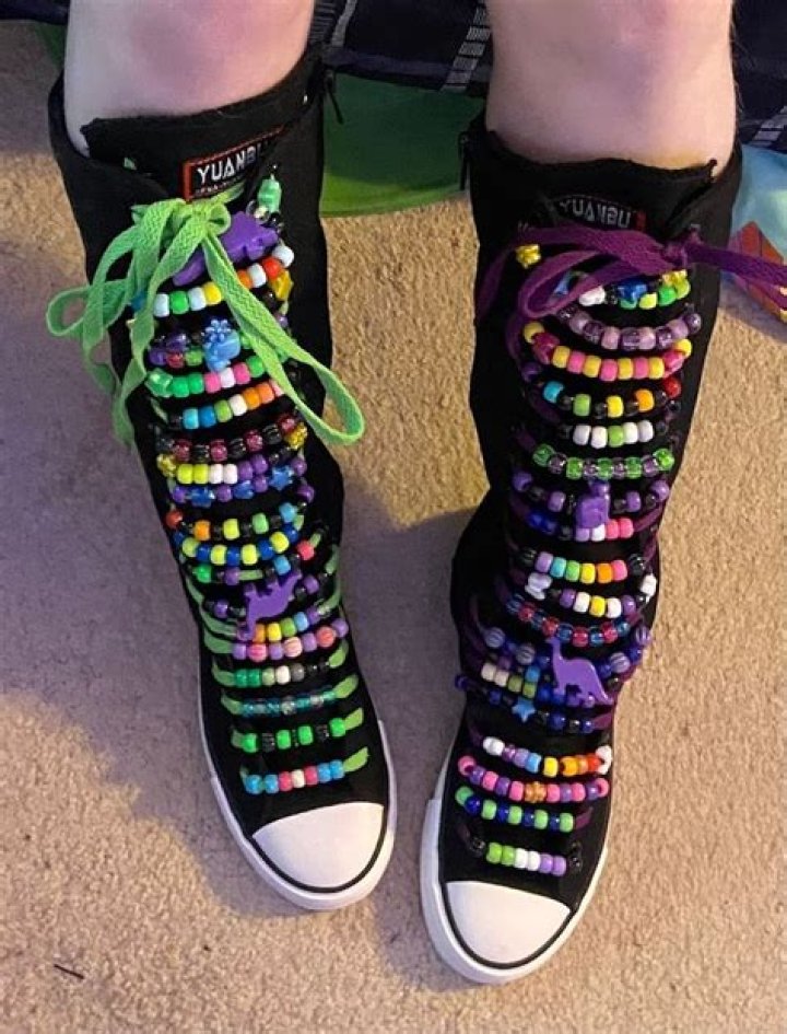 What shoes do scene kids wear?