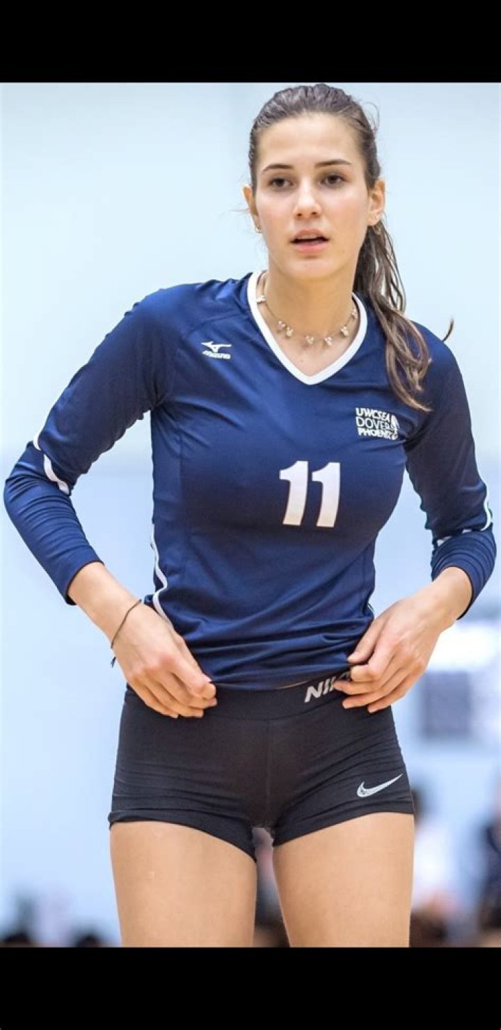 What shorts do volleyball players wear?