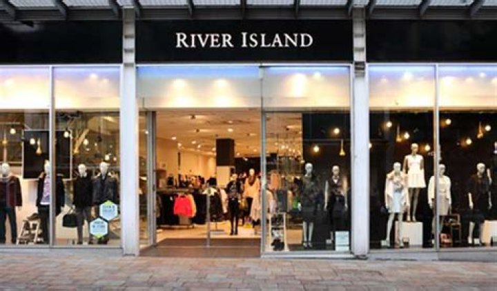 What should I wear to a river island interview?