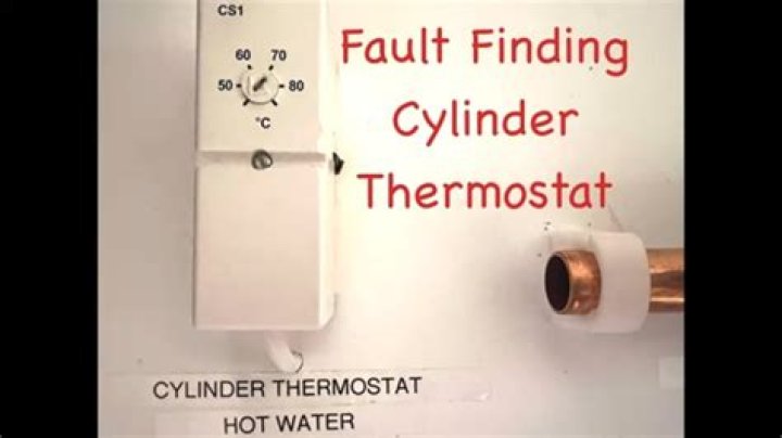 What temperature should the hot water cylinder be set to?