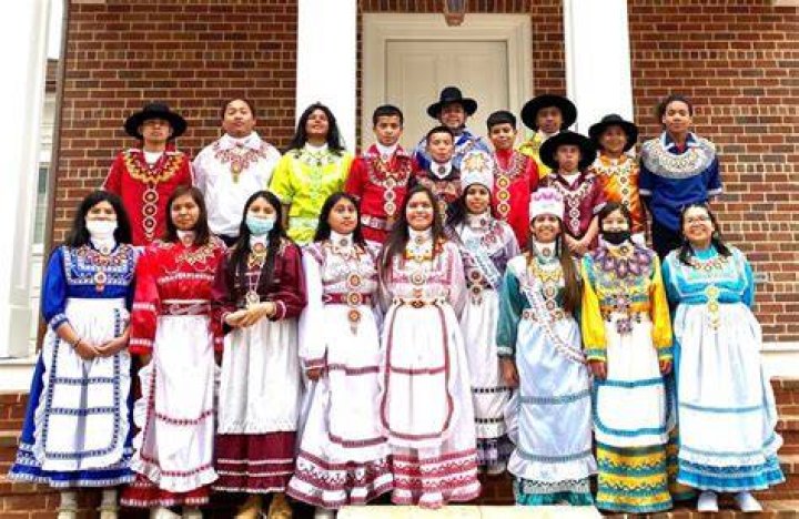 What were the Choctaw clothes made of?