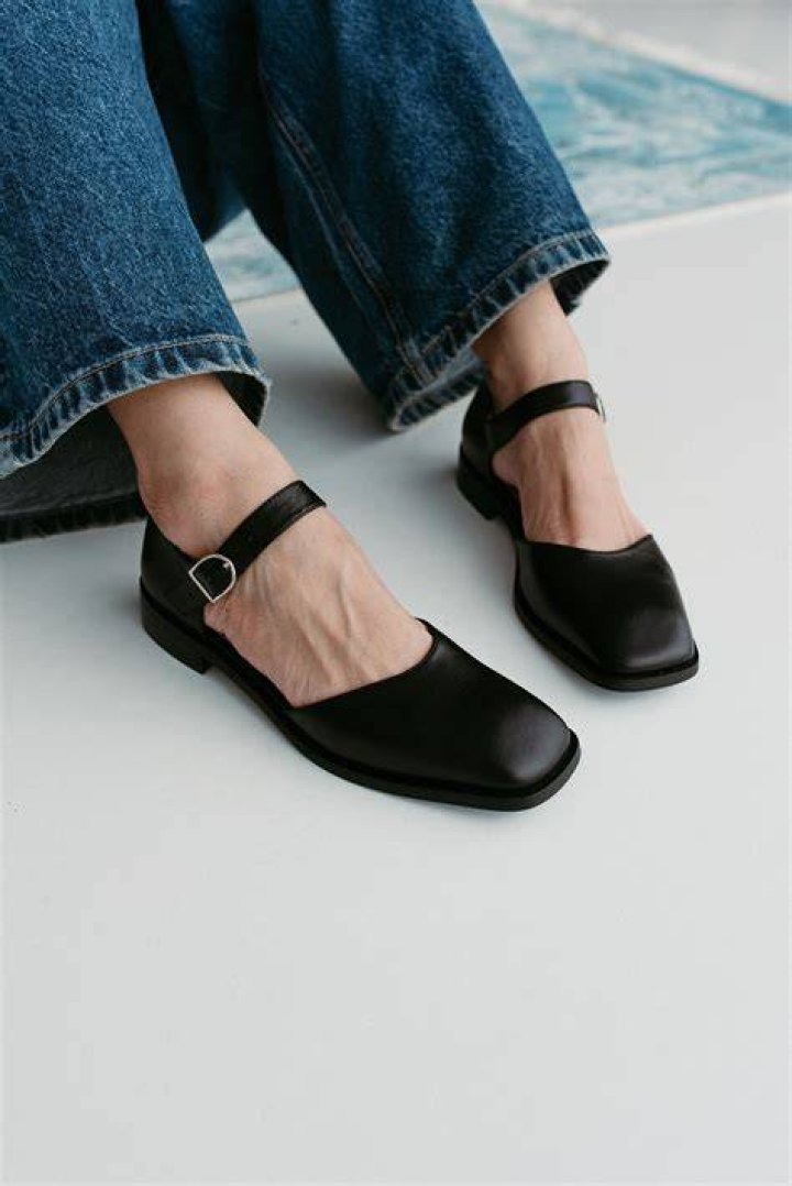 Who makes Mary Jane shoes?