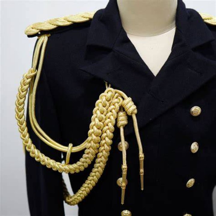 Who wears an aiguillette?