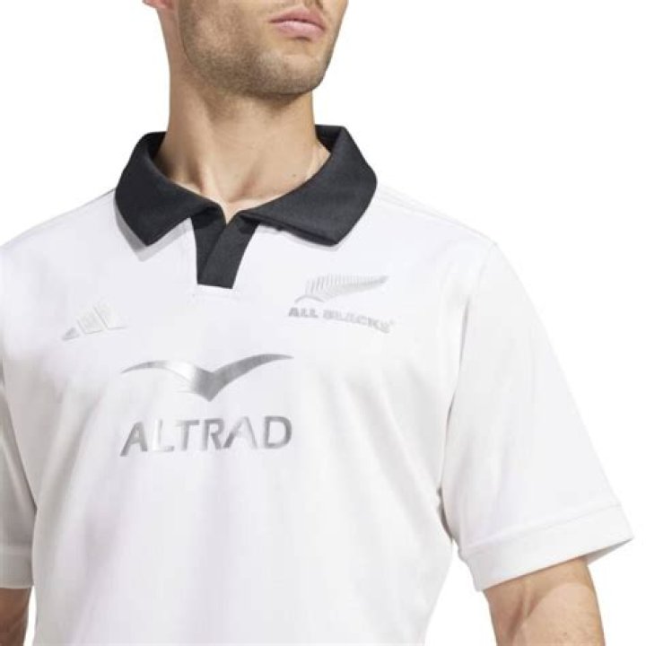 Why do rugby jerseys have collars?