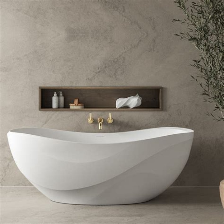 Why is there no deflection on the rim of a bath?